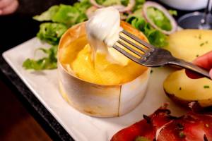 Les Fondus De La Raclette Montparnasse